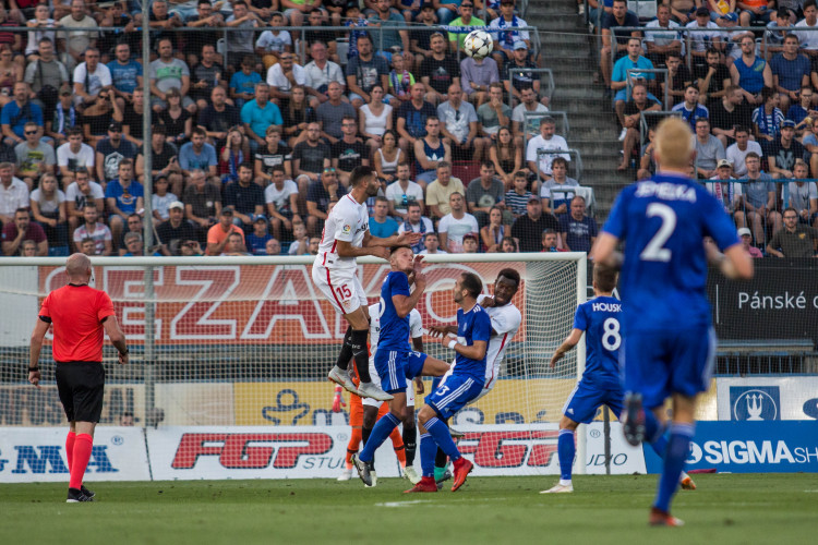 FOTOGALERIE: Celý stadion jim tleskal vestoje. Sigma ukázala, že vyhrát proti Seville není nemožné