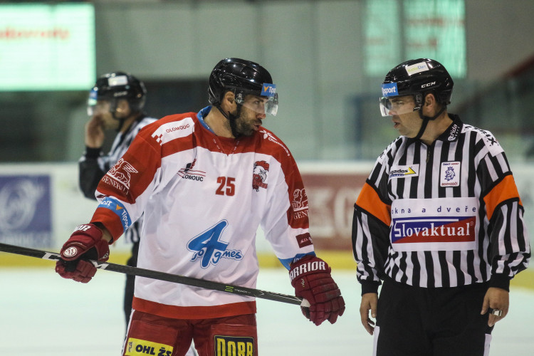 Kohouti vyhráli potřetí za sebou, Pardubice porazili 4:2. Zápas patřil Ondruškovi