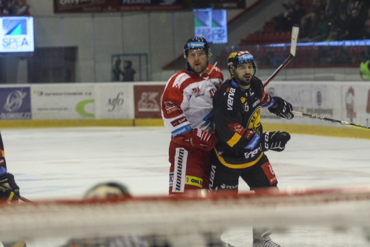 FOTOGALERIE: Hokejisté Olomouce porazili s přehledem Litvínov 3:1, zápas se protáhl kvůli opravě plexiskla