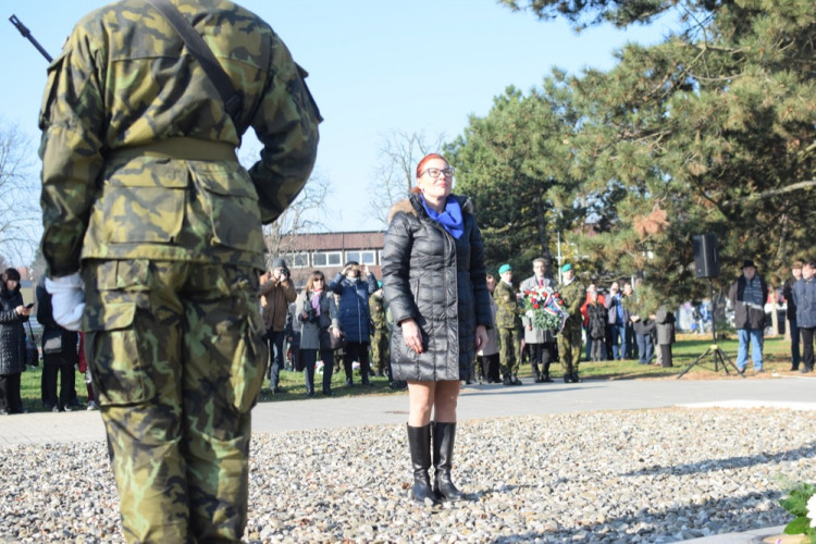 FOTO/VIDEO: U památníku u právnické fakulty proběhla vzpomínka ke Dni boje za svobodu a demokracii