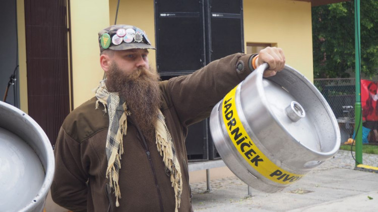 FOTOGALERIE: Jadrošův den byl ve znamení dobré muziky a pivních soutěží