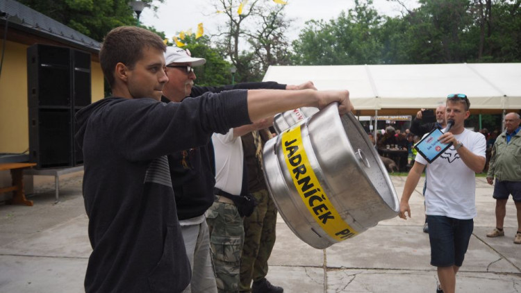 FOTOGALERIE: Jadrošův den byl ve znamení dobré muziky a pivních soutěží