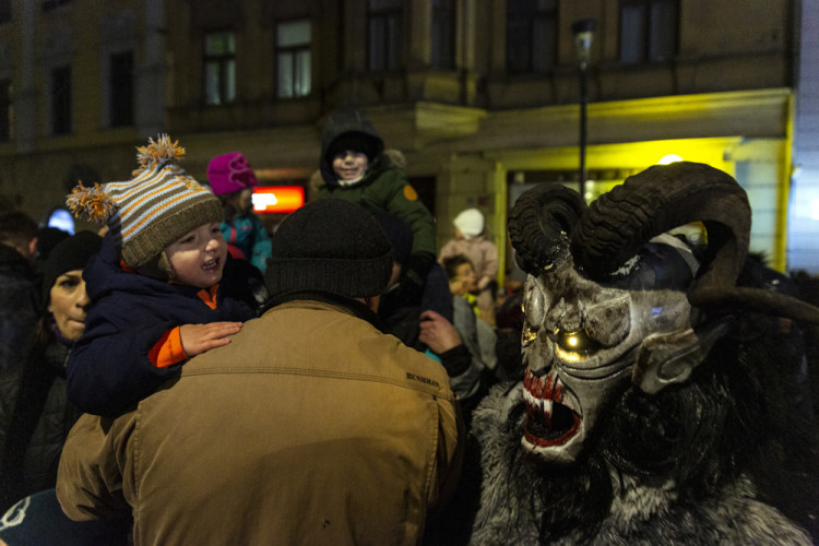 Démonická Krampus show v centru Olomouce