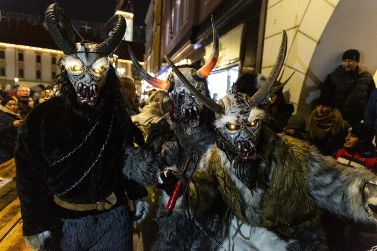 Démonická Krampus show v centru Olomouce