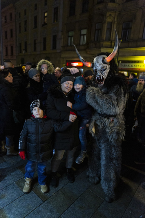 Démonická Krampus show v centru Olomouce