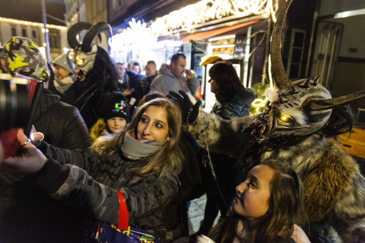 Démonická Krampus show v centru Olomouce