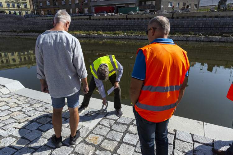 Břehy Moravy nedaleko centra Olomouce dostávají novou podobu