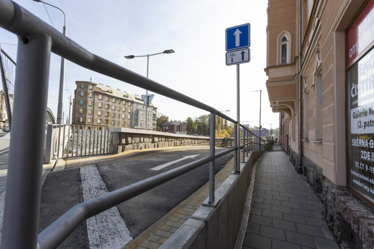 FOTOGALERIE: Náplavka v Olomouci zve k procházkám. Část nového nábřeží je ještě uzavřena